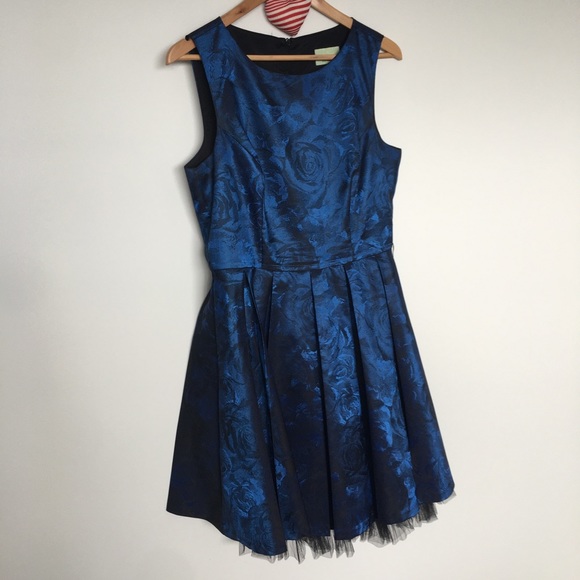 Review Blue-Black Rose Print SIZE 14 A Line Dress - Picture 8 of 9
